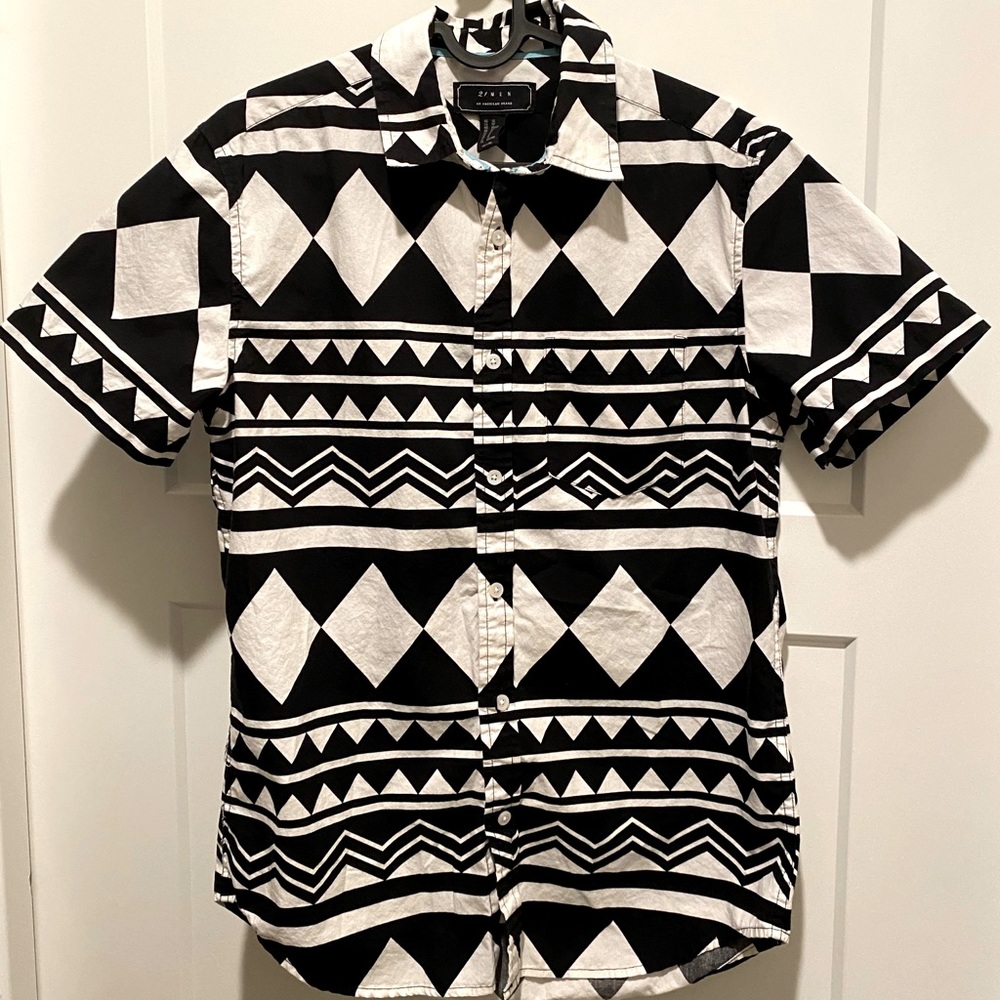 21 Men Black & White geometric pattern button up